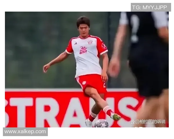 足球明星意外现身校园为学生们送上惊喜与祝福