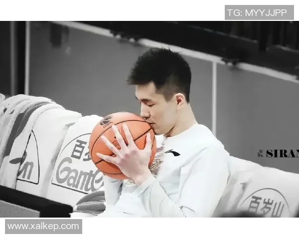篮球场上的爱情游戏追女生的篮球明星如何赢得心动的她